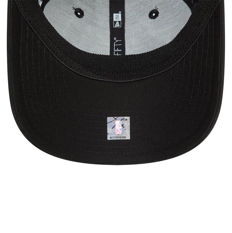 LA Lakers Black On Black 9FIFTY Stretch Snap Cap - New Era