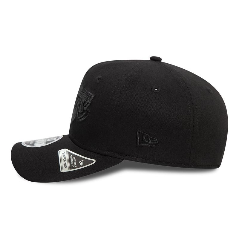 LA Lakers Black On Black 9FIFTY Stretch Snap Cap - New Era