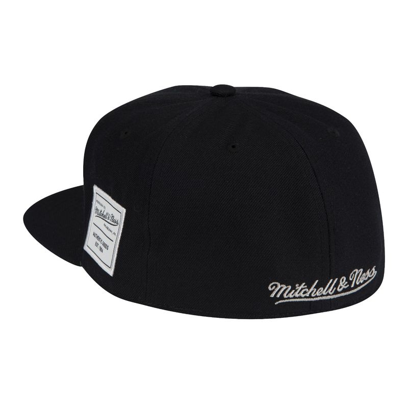 Branded Dynasty Fitted Branded Cap Black - Mitchell & Ness