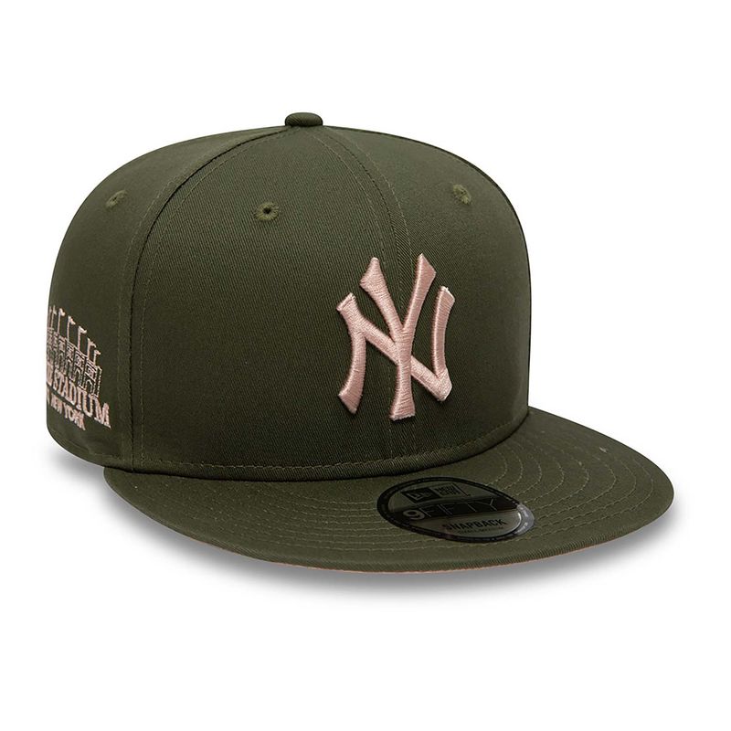 New York Yankees Side Patch Medium Green 9FIFTY Snapback Cap