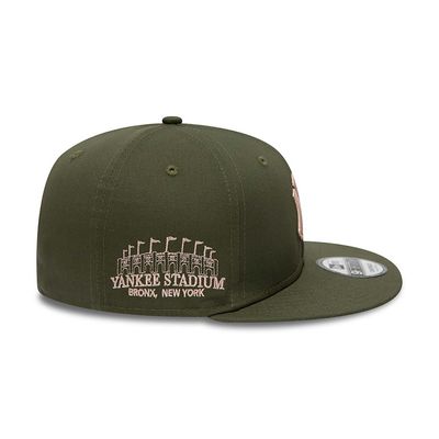 New York Yankees Side Patch Medium Green 9FIFTY Snapback Cap