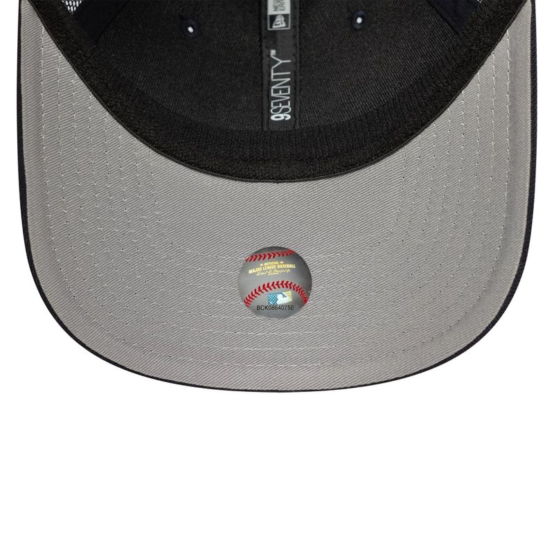 New York Yankees MLB Official Team Colour Navy 9SEVENTY Stretch Snap Adjustable Cap - New Era