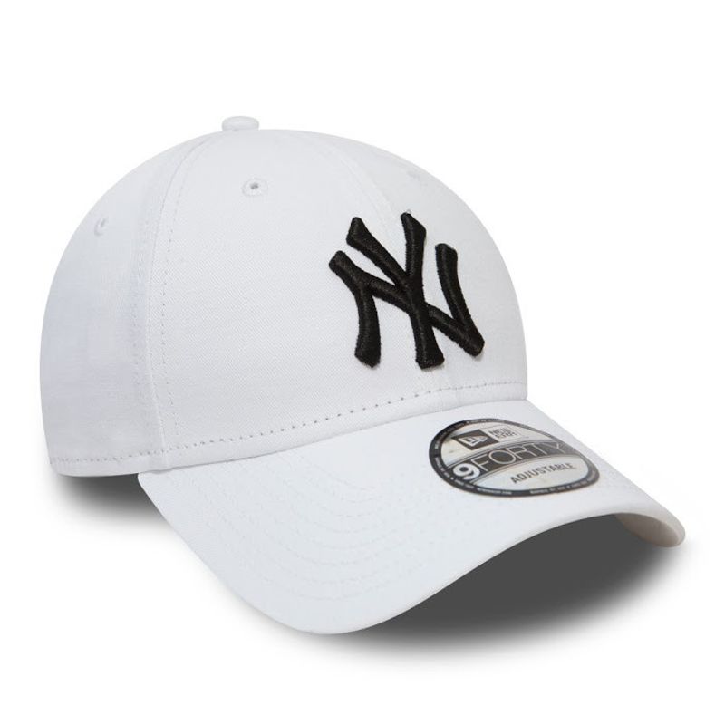 New York Yankees 940 Basic White/Black från New Era i lager