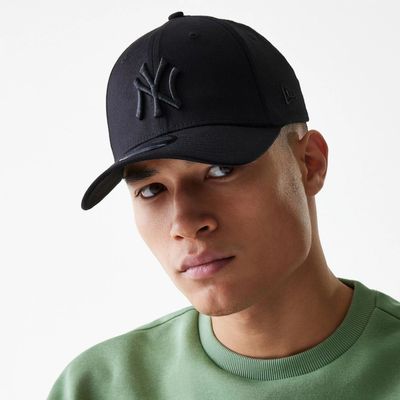 New York Yankees Classic Black 39THIRTY Cap - New Era