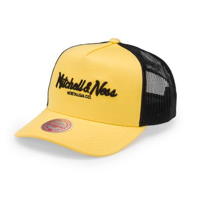 truckerkeps från Mitchell & Ness i mustard och svart med broderad Pinscript-logotyp, mesh baktill och reglerbart snapback-spänne.