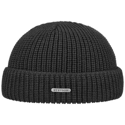 Stetson 8599302-1 Nashville Knit Docker Beanie – Black Svart ribbstickad Stetson Nashville docker-beanie i merinoull med uppvikt kant och diskret metallogo framtill.
