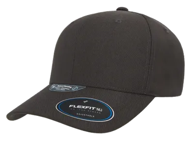 Svart Flexfit keps med böjd skärm och justerbar snapback-passform i strukturerad 6-panel design.