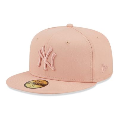 New Era 59FIFTY Essential Pink fitted keps i rosa med broderad New York Yankees-logotyp framtill och platt skärm