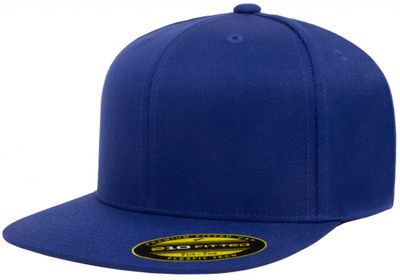 Flexfit 210 Premium Fitted Royal Flexfit 210 Premium Fitted Royal royalblå fitted keps med platt skärm och hel baksida