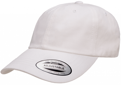 Yupoong Low Profile Cotton Twill dad cap i färgen White med böjd skärm och justerbart metallspänne baktill.