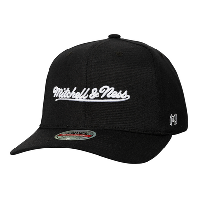 Mitchell & Ness Script Stretch Snapback Black – HC12184MNNBLC. Svart snapback keps från Mitchell & Ness med broderad scriptlogotyp och stretchpassform.