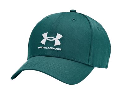 Grön Under Armour Essential Low keps med vit logga och böjd skärm.