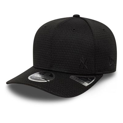 New Era 9SEVENTY New York Yankees Flawless Mesh Black med ton-i-ton NY-logga fram