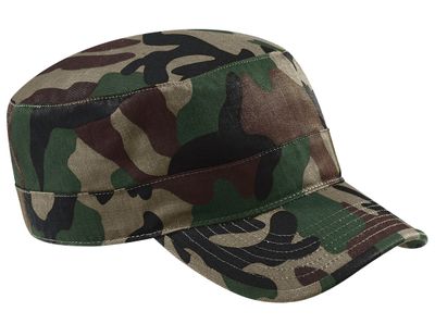 Camo keps från Beechfield i grönt jungle camo-mönster med förböjd skärm.