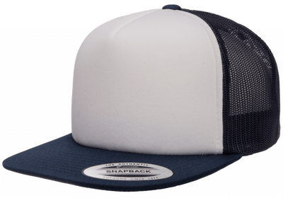 YP Classics Foam Trucker White Navy med vit vadderad front, navy platt skärm och navy mesh baktill