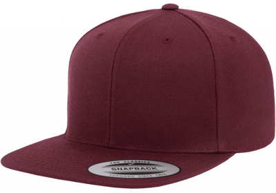 Yupoong Premium Snapback Maroon vinröd snapbackkeps med platt skärm och grön undersida