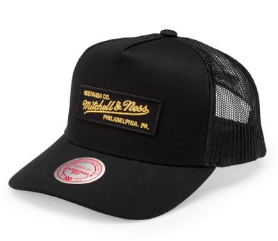 Mitchell & Ness truckerkeps med Box Logo-patch framtill i svart och guld